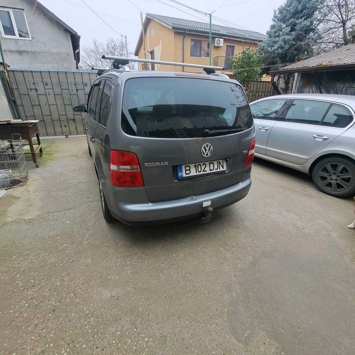 Volkswagen Touran   ieftin.  1900 €