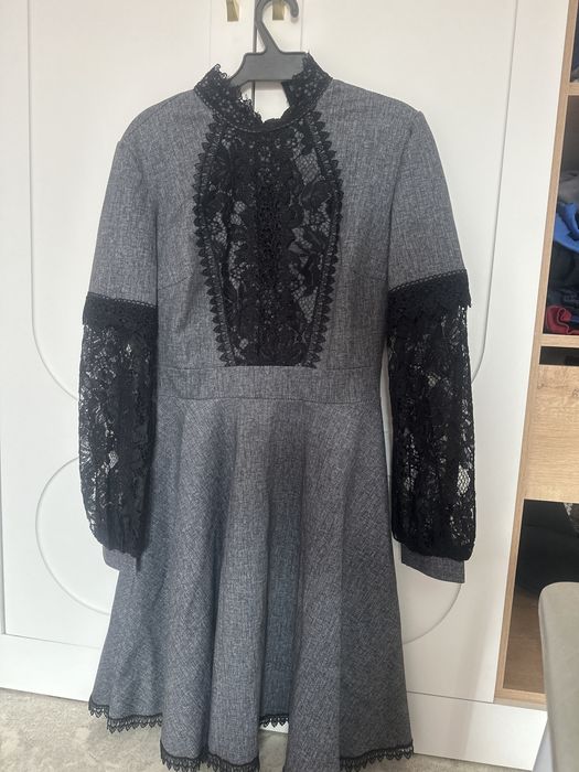 Платье , размер 42, длина ниже колена