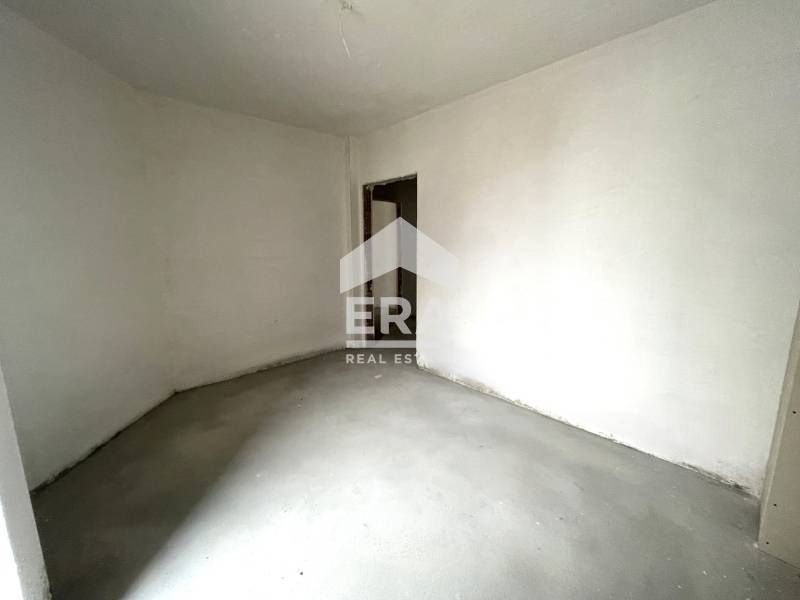 Продава се Двустаен апартамент в Кърджали, Възрожденци - 70 кв.м за 671 €/кв.м - Снимка #6