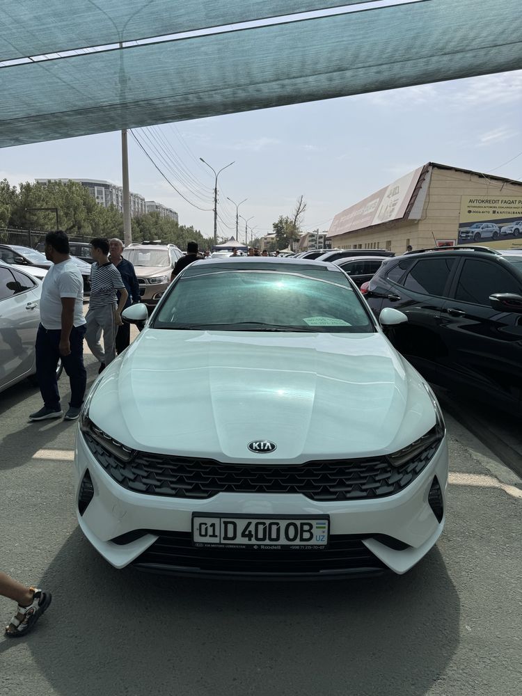 2021 kia k 5 sotiladi kiraskasi toza  holat idyal murojat uchun telfon