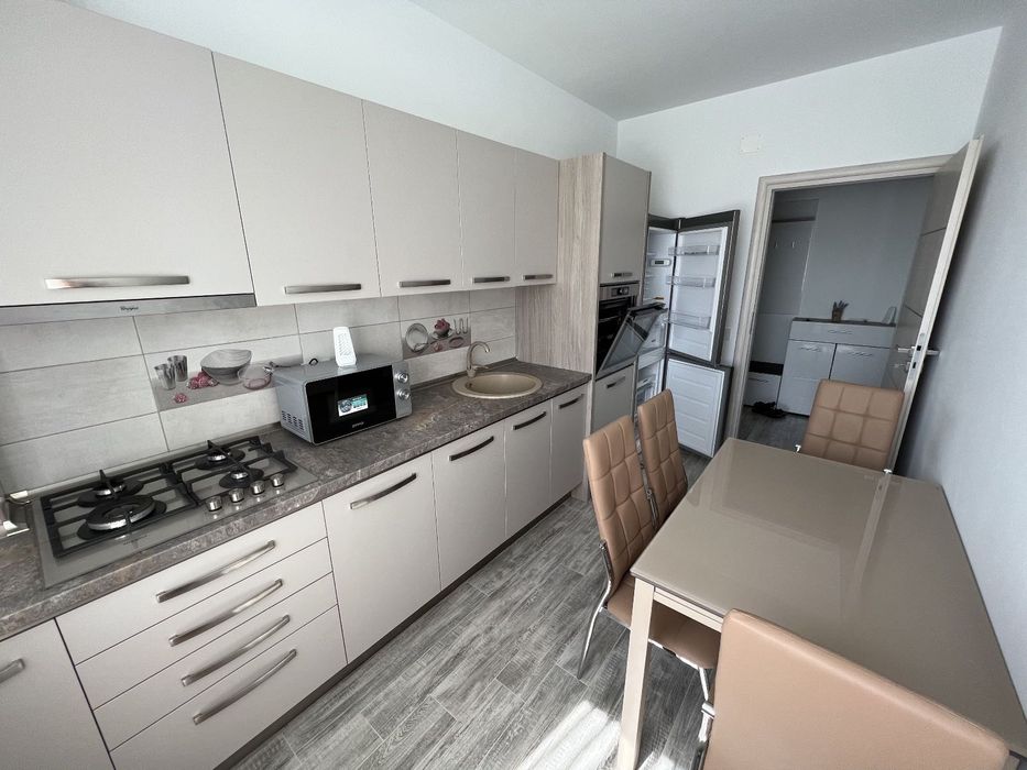 Inchiriez apartament 2 camere + parcare privata (Prima Onestilor)