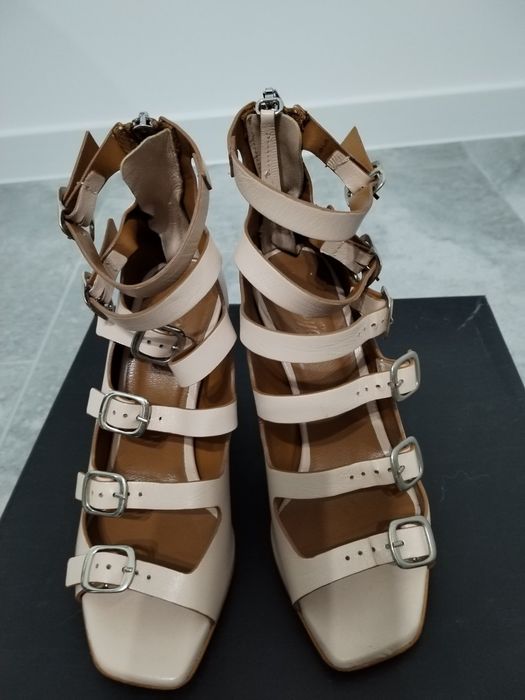 Сандали на токче