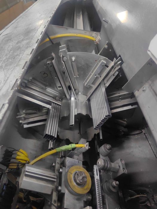 Машина Bystronic за огъване на дистанционери