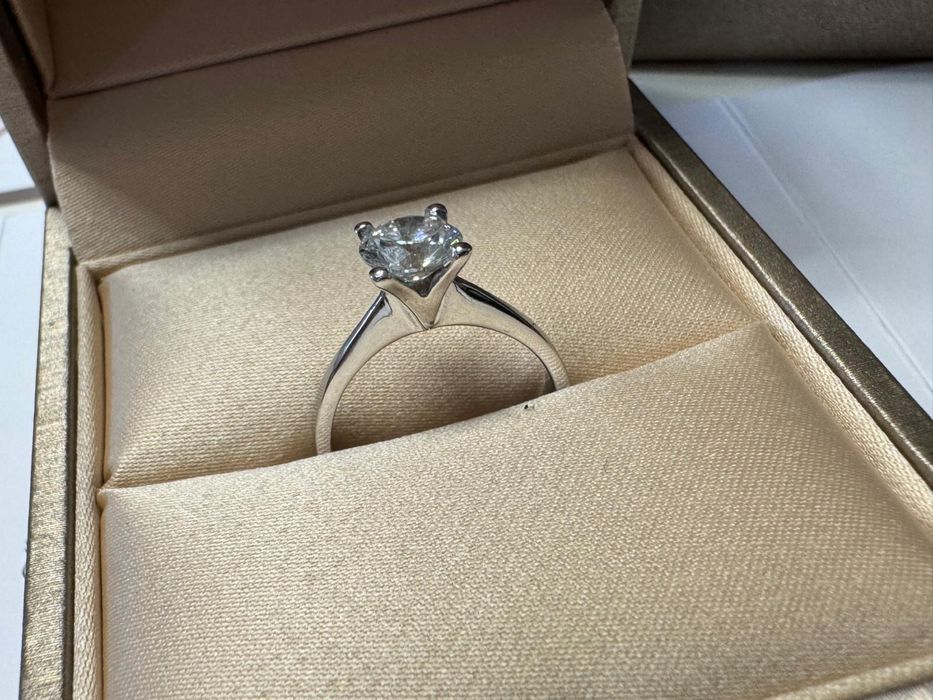 Vând inel Bulgarii cu diamant