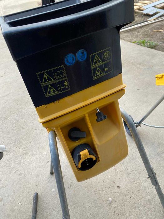 Toacator crengi , fructe