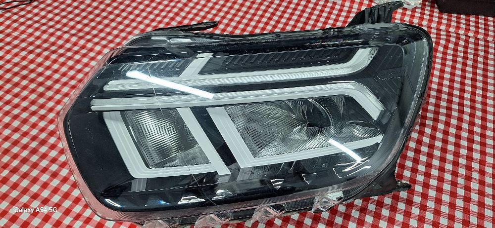 Vand far stanga Dacia Duster  facelift 2023