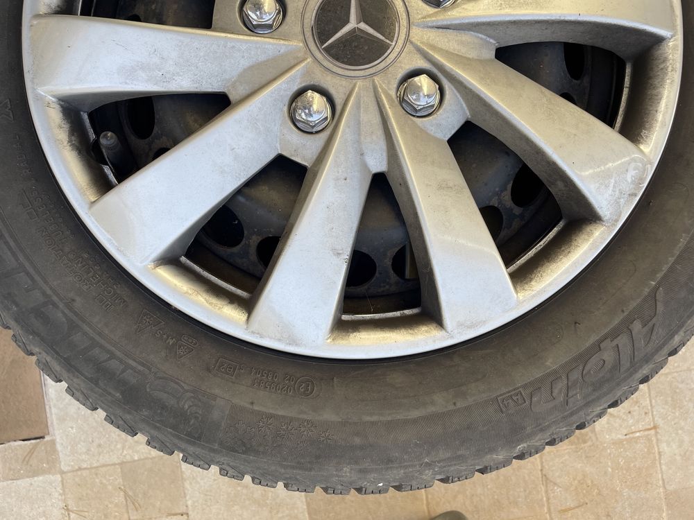 Зимни гуми Michelin , джанти, тасове 185/65R15 - 3 броя