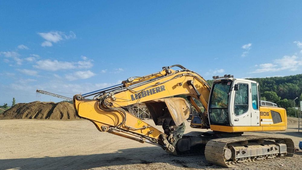 Excavator Liebherr R906