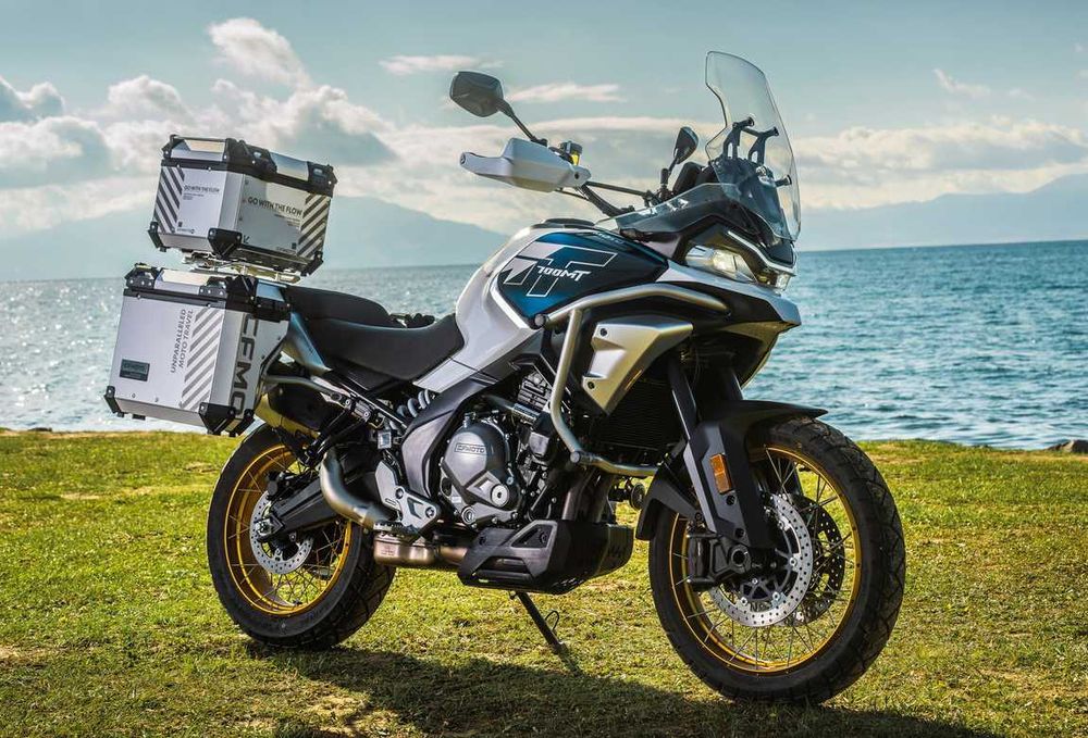Туристический мотоцикл CFmoto 700 MT турэндуро эдвенчер