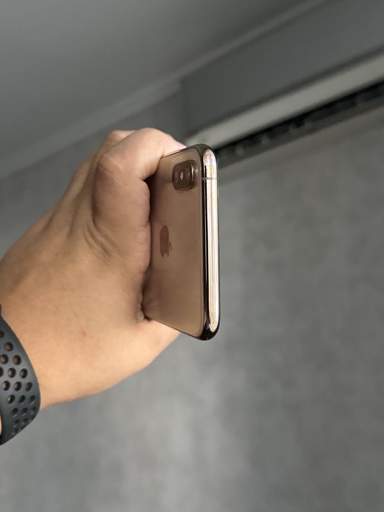 Продам Iphone XS Max золотистого цвета