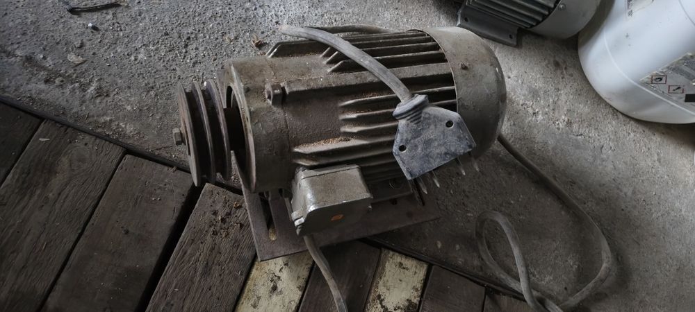 Трифазен мотор от фуражомелка