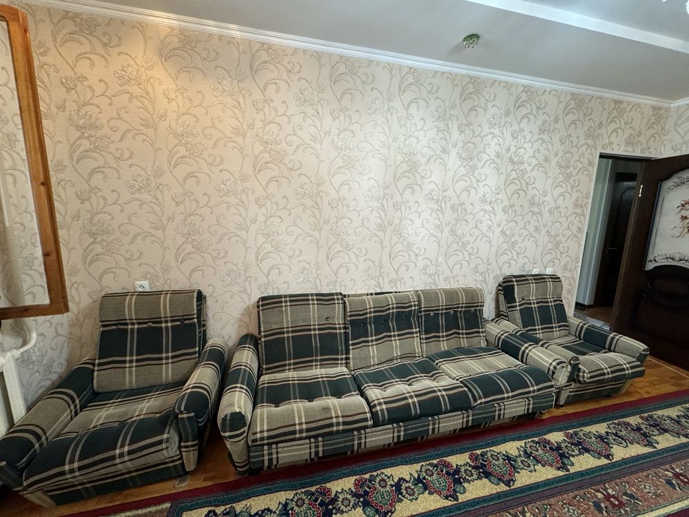 Диван с креслами продается