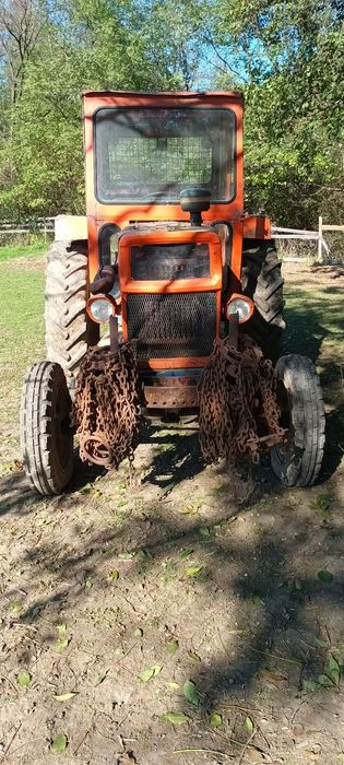 Vând tractor forestier U650 cu troliu pe aer doi tamburi
