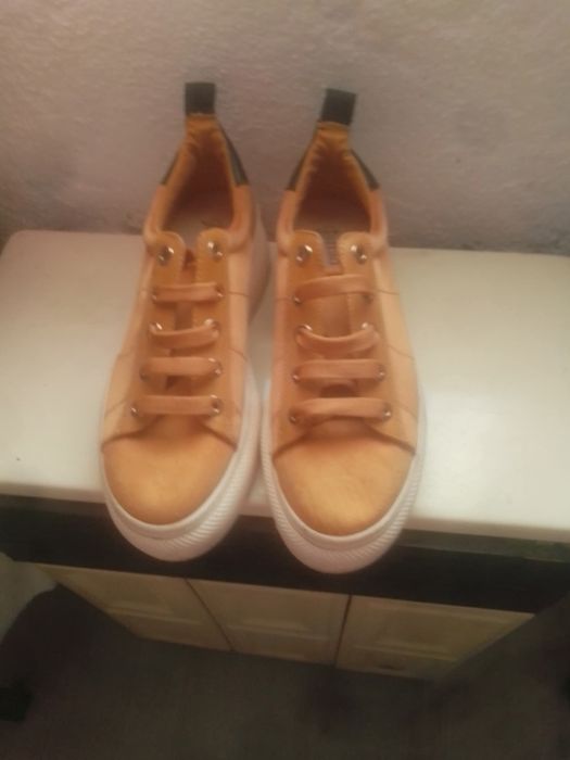 2 perechi de adidași la 85 lei