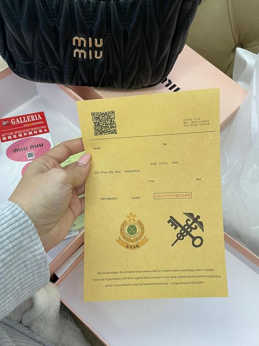 Geanta Miumiu cutie și săculeț