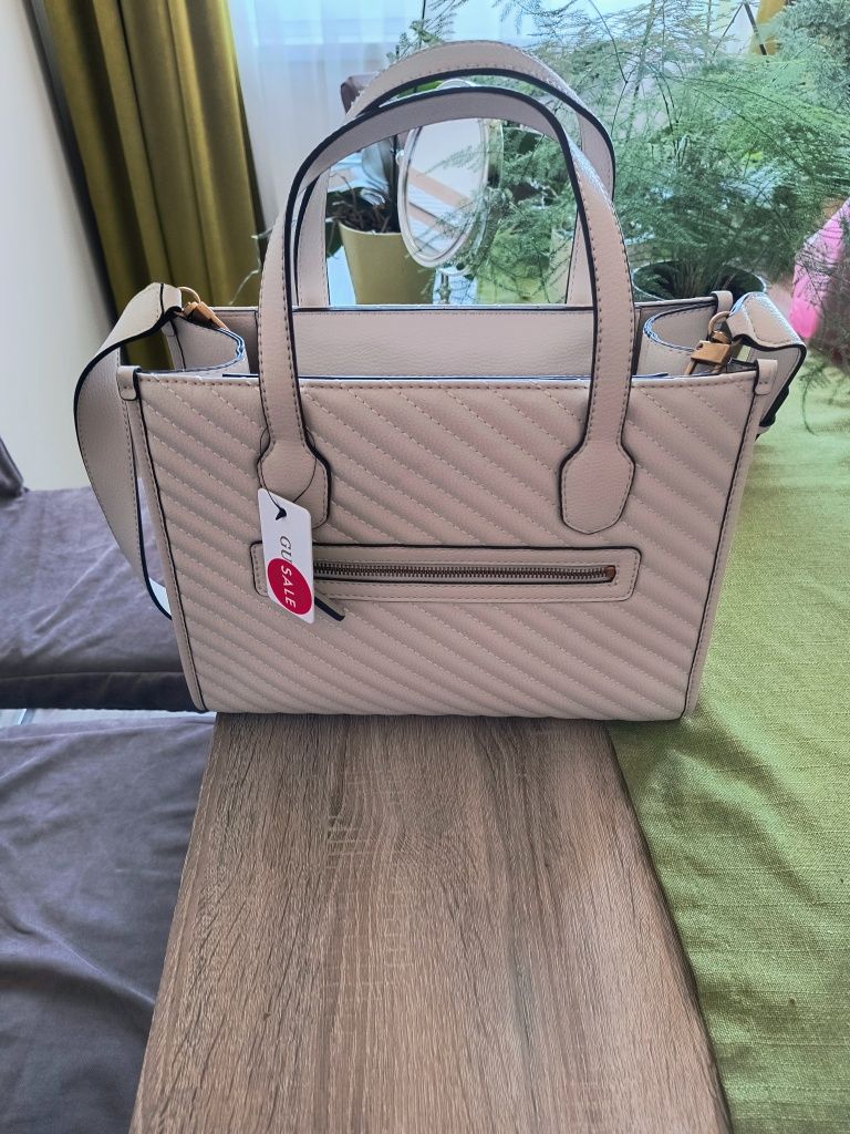 Дамска чанта Guess, оригинална