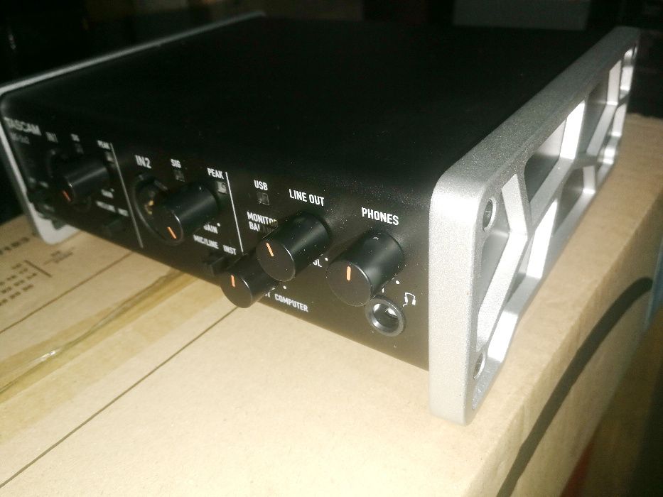 Tascam US-2x2 Interfață audio USB cu 2 canale