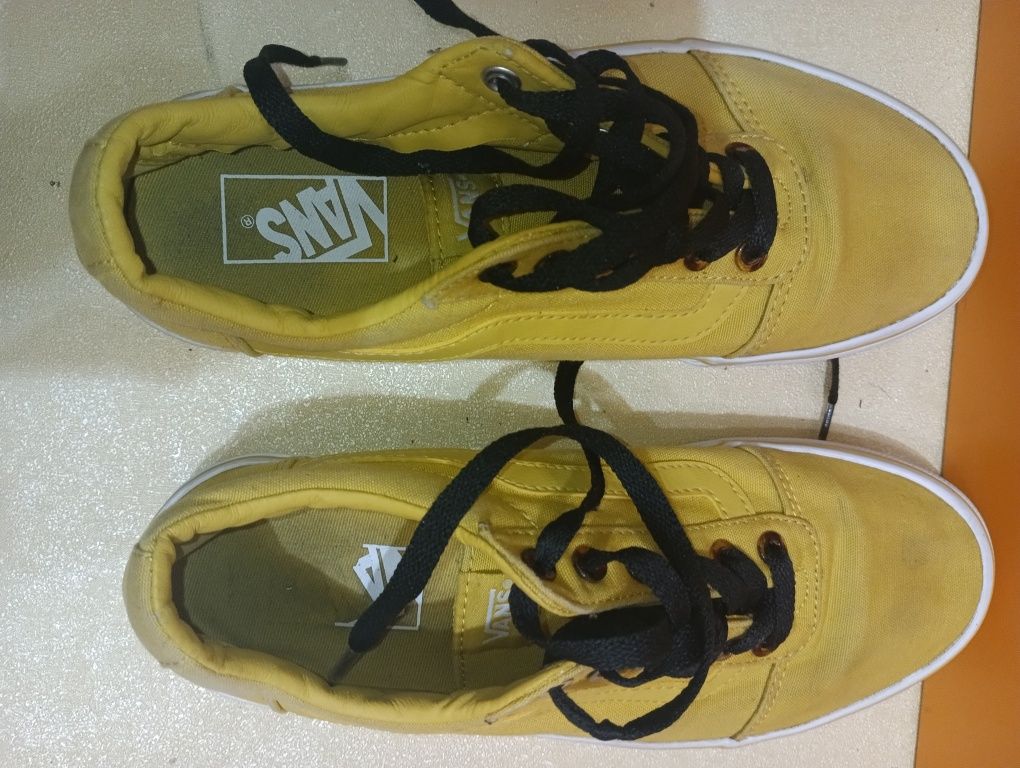 Vans N 39 - 27 лв
