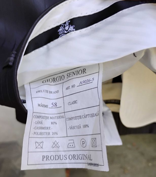 Vând costum bărbați