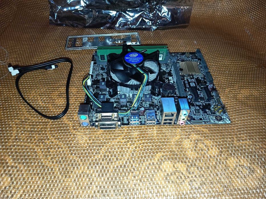 Kit esport gaming, gen 6, Core i3 6098p + placa Asus H110