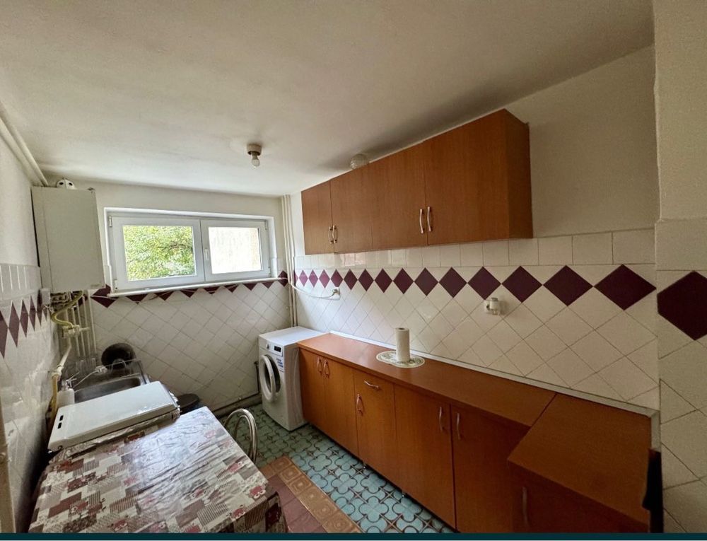 Inchiriez Apartament 2 camere decomandate.