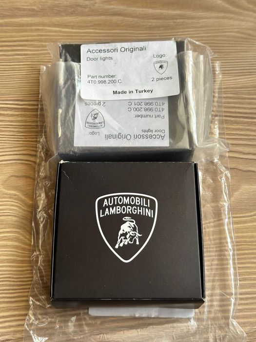 LED плафони 2 бр. за врати лампа с лого Lamborghini