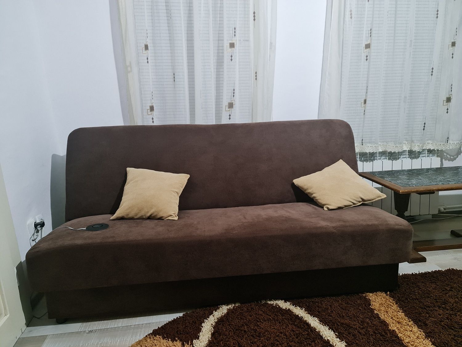 Vând canapea extensibila noua.