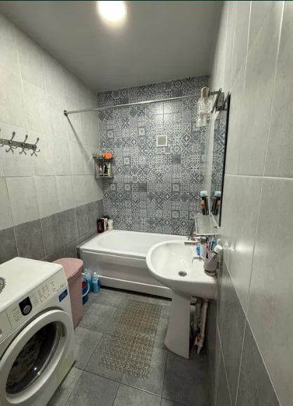 Квартира на Эльбек-Канада школа  3/1/9 общ пл 72м ,балкон 1*7