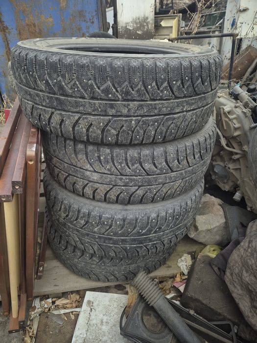 Машину продал, резина осталась.резина Bridgestone, япония.. 225/55/17.
