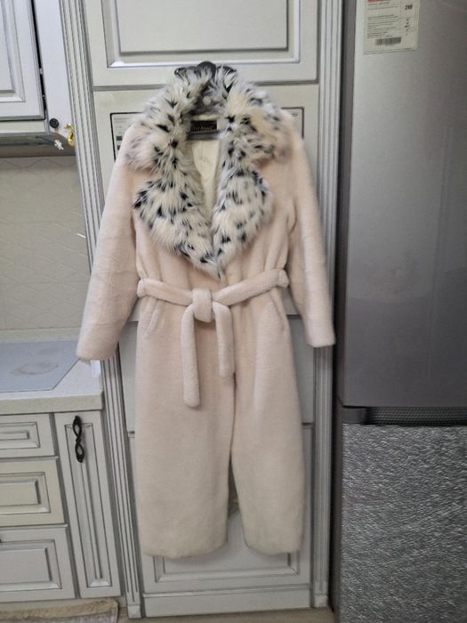 Белая длинная шуба