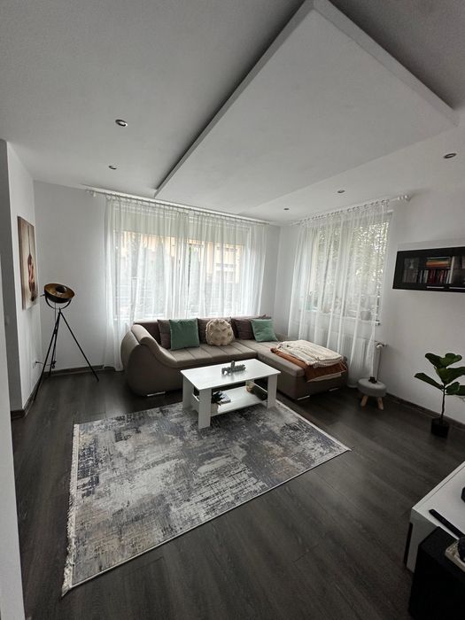 Inchiriez casa  cu 3 dormitoare in cartierul uniri