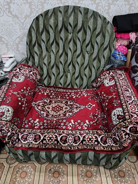 Отдам даром диван и 2 кресла в хорошем состоянии. Самовывоз.