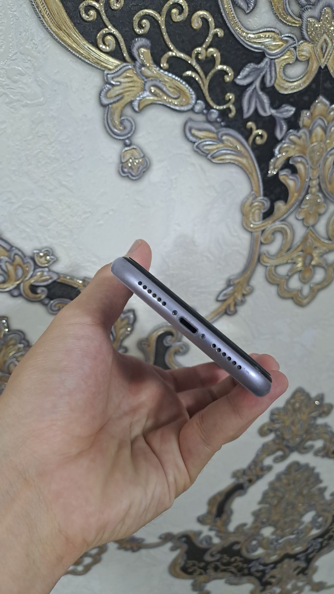 Iphone 11 128 Sotiladi