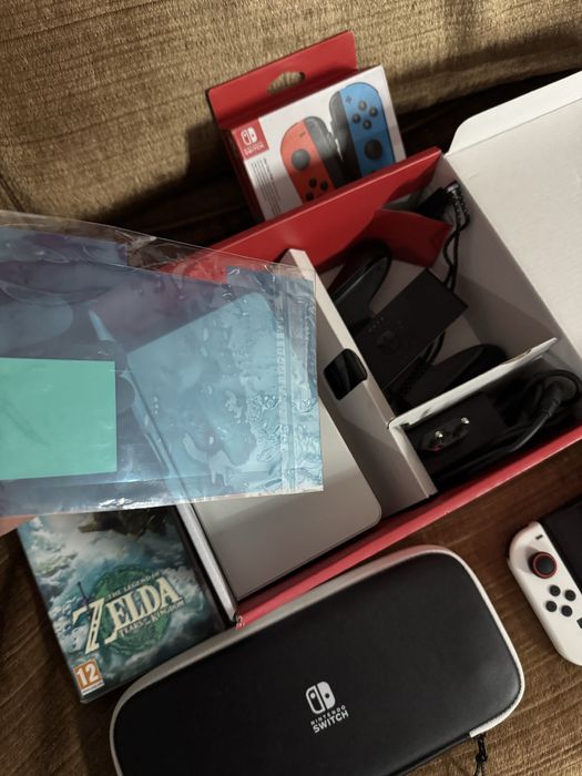 Nintendo Switch OLED + 5 Jocuri + 2 ExtraControlere