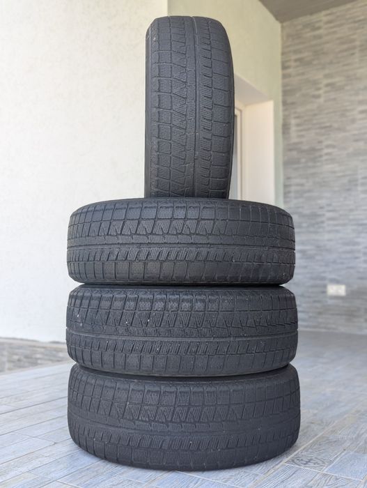 Шины зимние Bridgestone 225/60R17