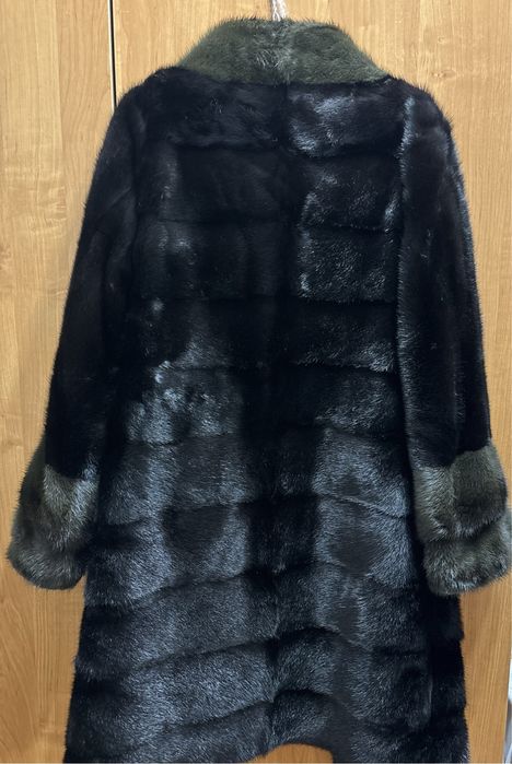 Продам норковую шубу, Black lama