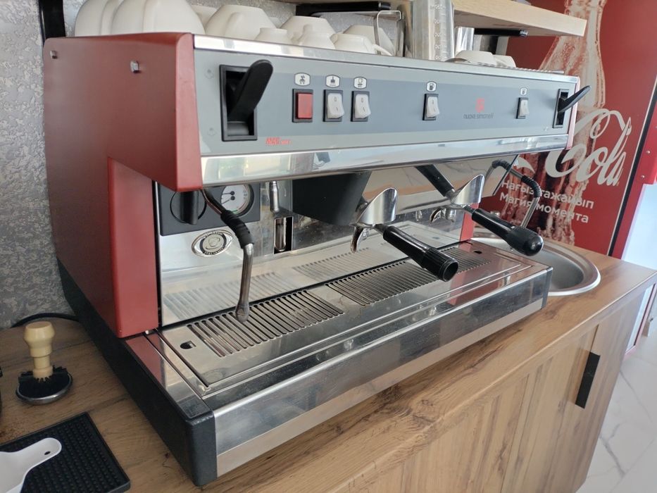 Кофе машина Nuova simonelli с кофемолкой