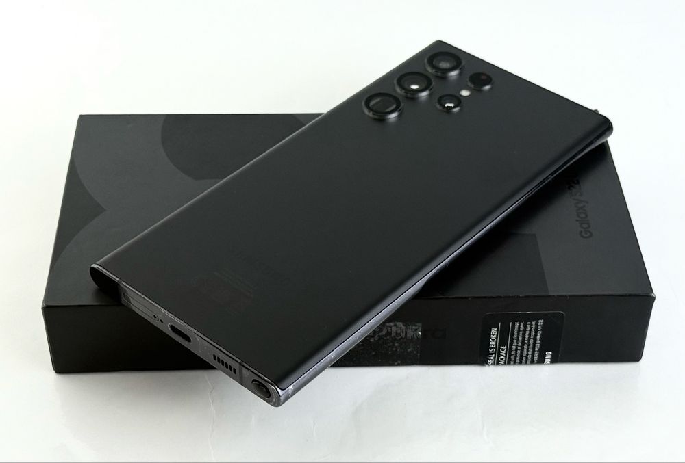 Samsung Galaxy S22 Ultra 5G 128GB 8RAM Black Отличен! Гаранция!