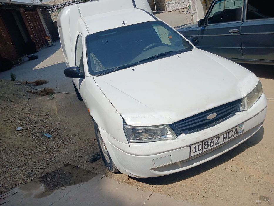 Ford kuryer avtomashinasi