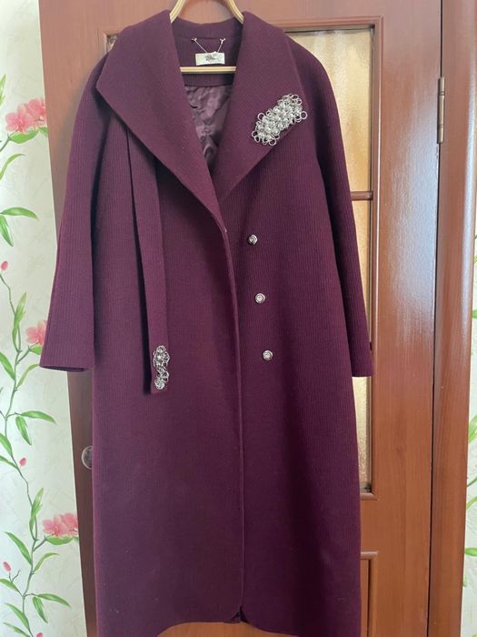 Шерстяное пальто цвета марсала