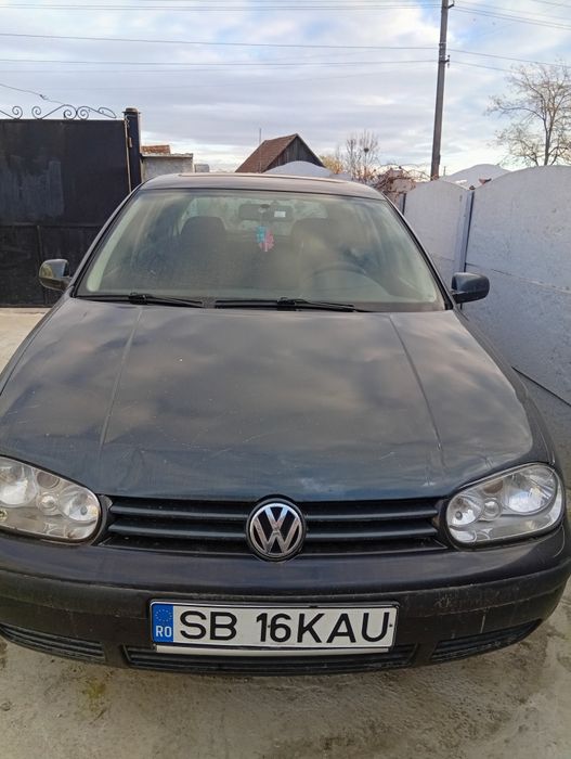 Vând golf  4 benzină