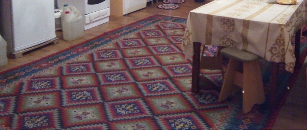 Продам ковер индийский,  безворсовый, размер 3:4,