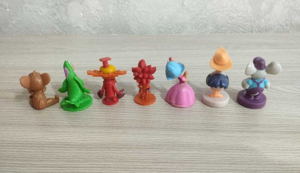 Продаются фигурки из киндеров.