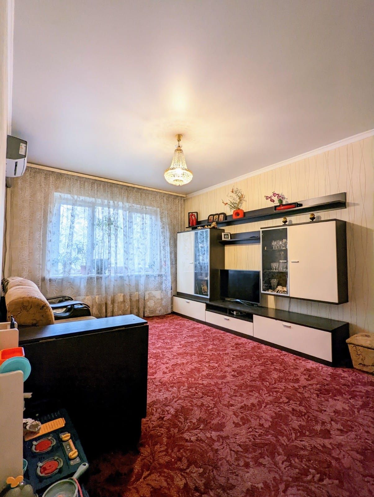 Продам стенку в гостинную или спальню