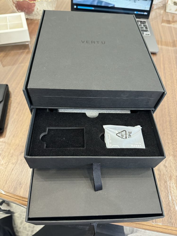 Продам Vertu Signature