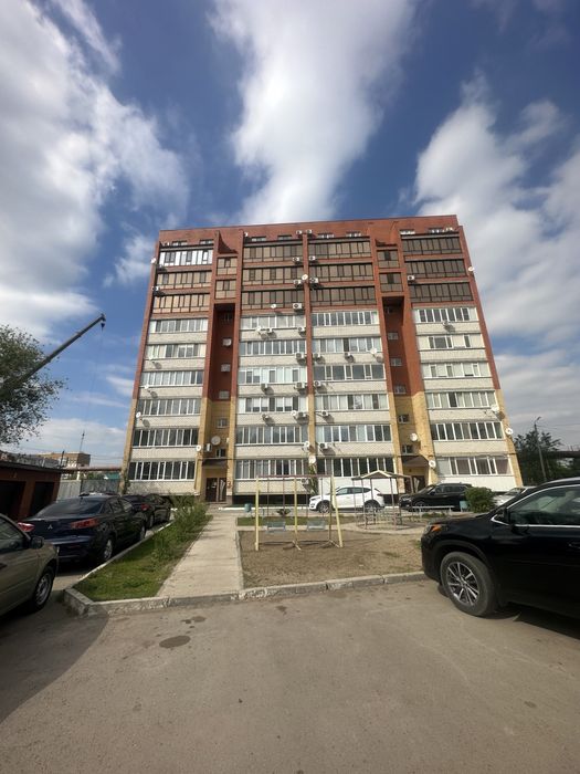 Срочно Продам 2х комн квартиру 87кв! Остановка 8 школа!