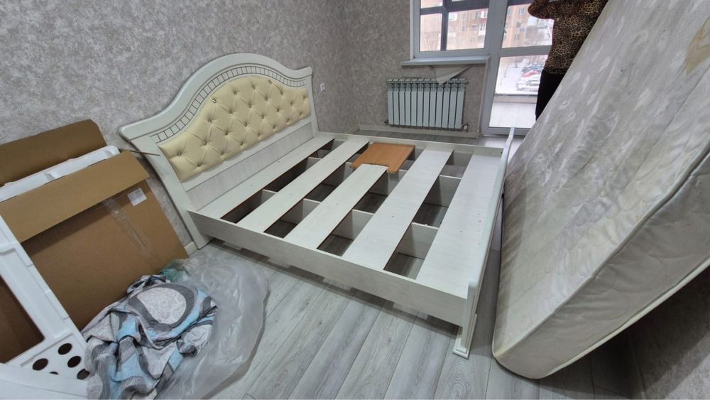 Кровать с матрасом