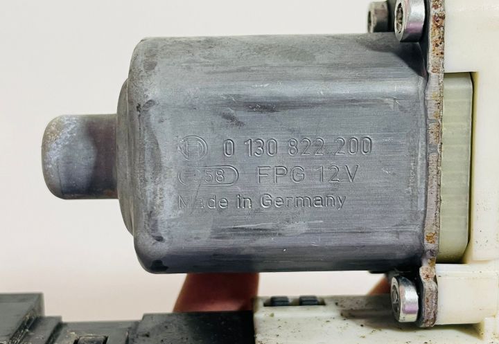 Motoras macara  geam dreapta fata 1137328125 Peugeot 407 prima genera