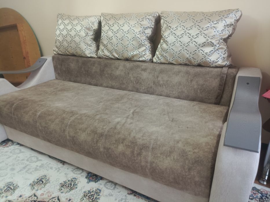 Продам диван в отличном чистом состоянии. Уступлю