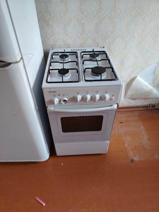 Продам газовую плиту